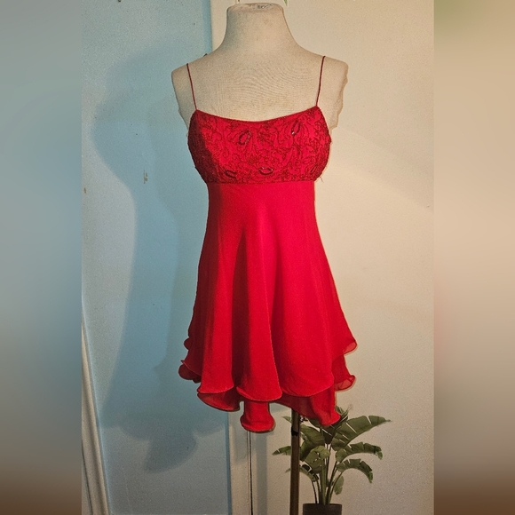 Elegant Red Strapless Dress - Picture 8 of 8